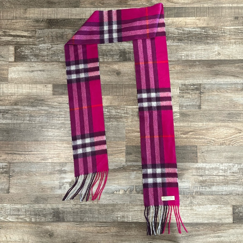 Burberry 100% cashmere signature plaid scarf in magentas and purples